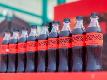 稳舵可口可乐九年，詹鲲杰将辞CEO，柏瑞凯继任